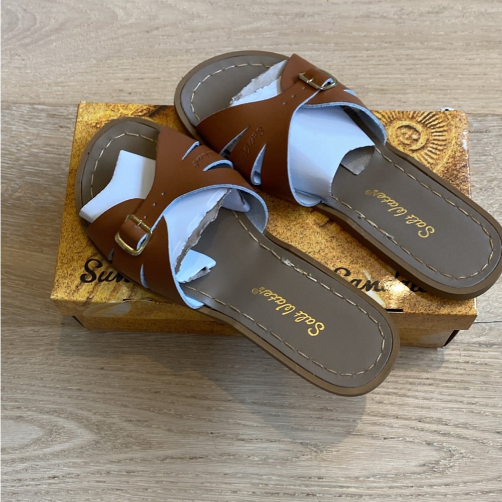 BNIB women’s Saltwater sandals